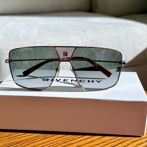 Givenchy GV 7162/S Gold/Grey Unisex Sunglasses - Picture 1 of 8